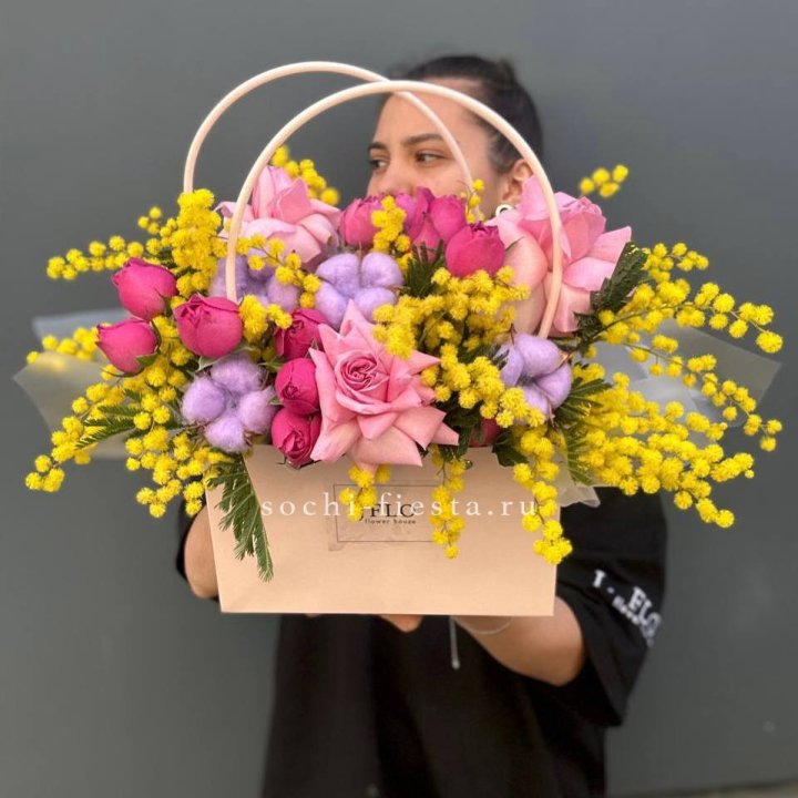 Сумочка мимозы и роз "Примавера" в Мурманске