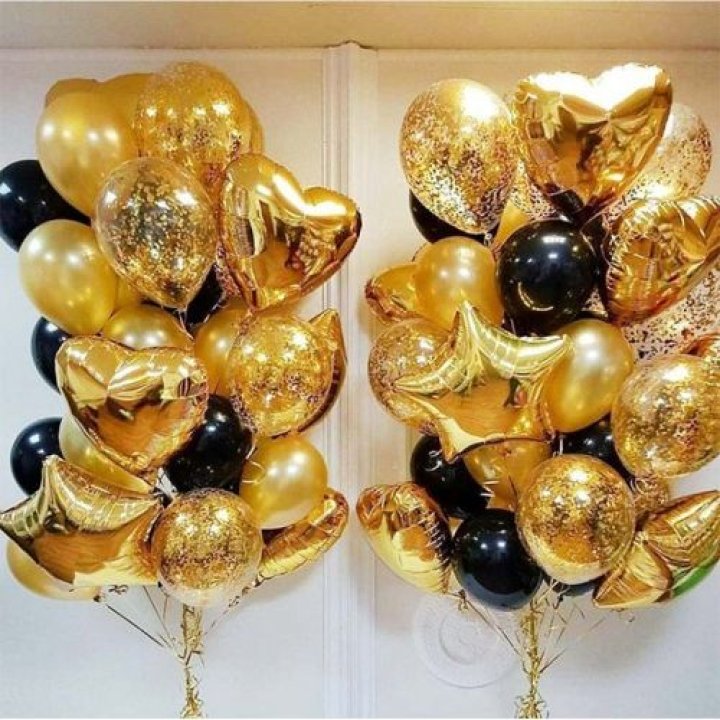 Фонтан шаров "Чёрное золото" в Мурманске