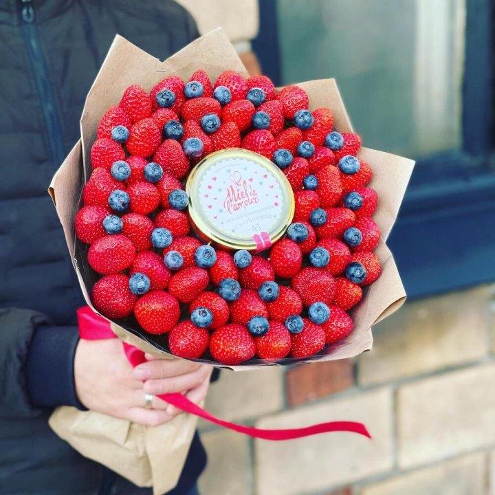 "Клубника и мёд" в Мурманске