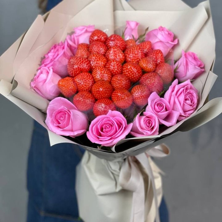 Клубника и розы в Мурманске