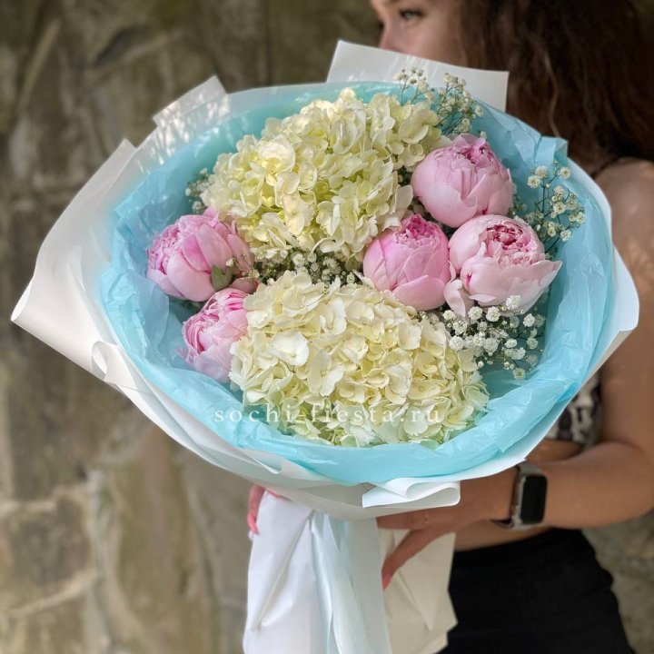Букет с пионами "Блюсом" в Мурманске