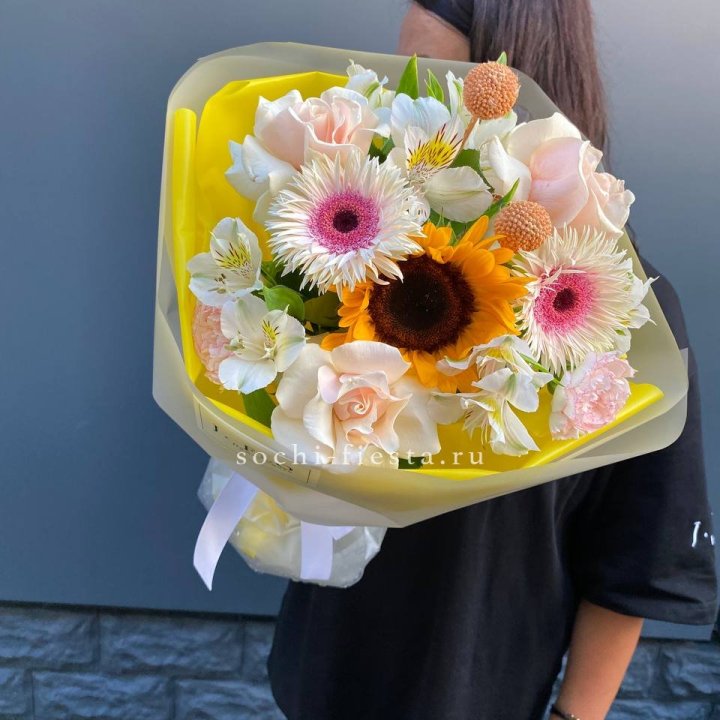 Букет с подсолнухом "Елоу" в Мурманске
