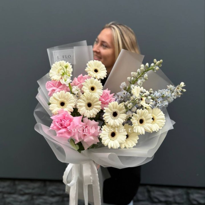 Букет роз и гербер в Мурманске