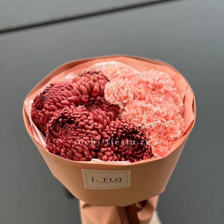 Букет хризантем и диантусов  в Мурманске