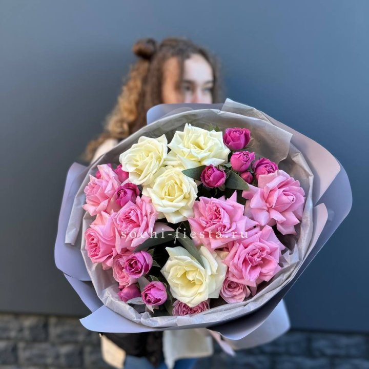 Букет французских и пионовидных роз в Мурманске