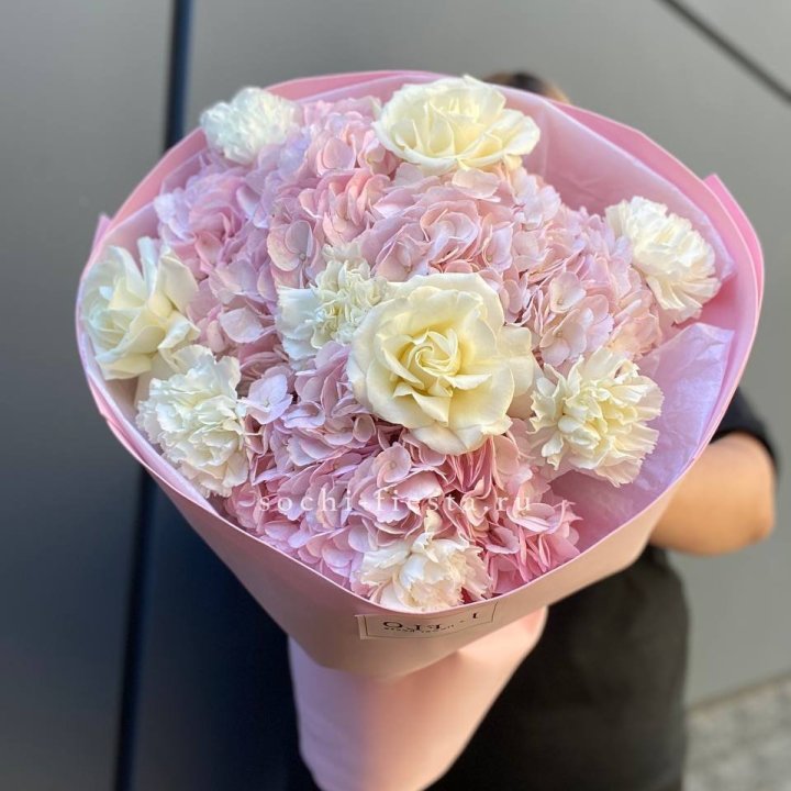  Букет гортензий и роз  в Мурманске