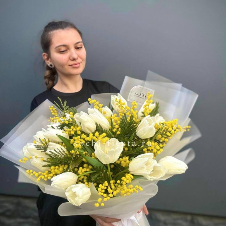 Букет тюльпанов и мимозы в Мурманске