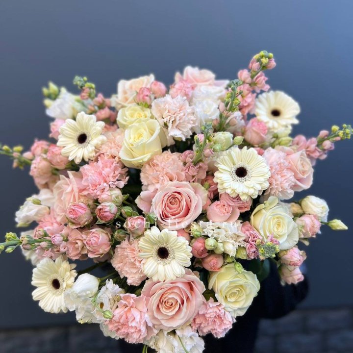 Авторский букет "Нежный" в Мурманске