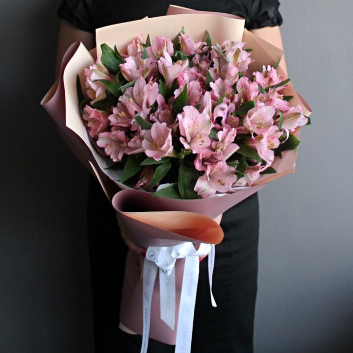 Букет розовых альстромерий в Мурманске