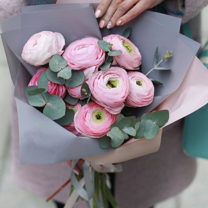 Ранункулюсы с эвкалиптом №1 в Мурманске