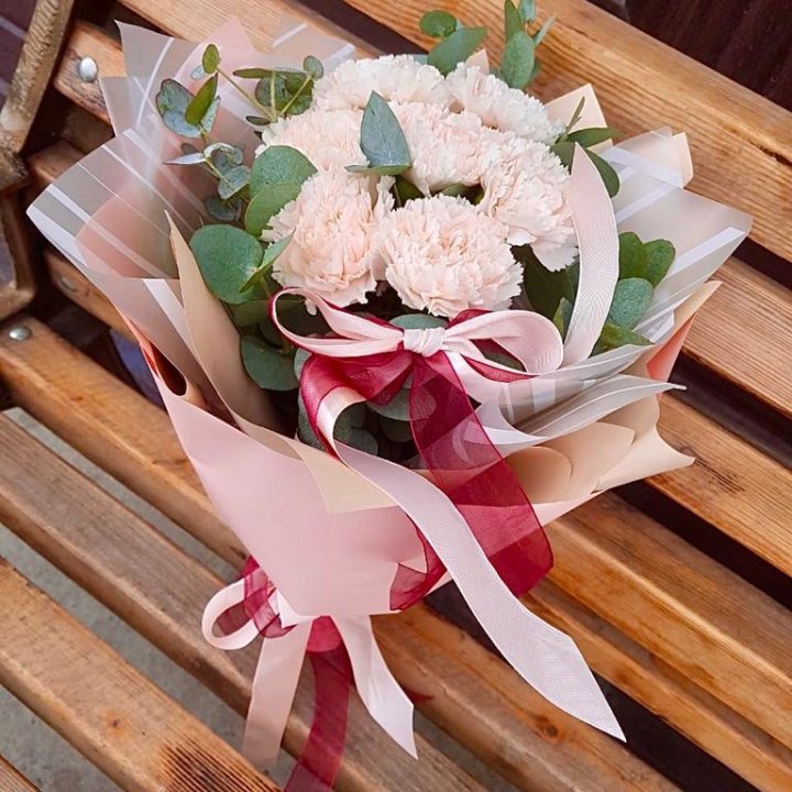 Диантусы с эвкалиптом в Мурманске