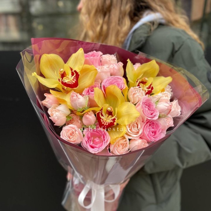  Букет орхидей и роз Есенья в Мурманске