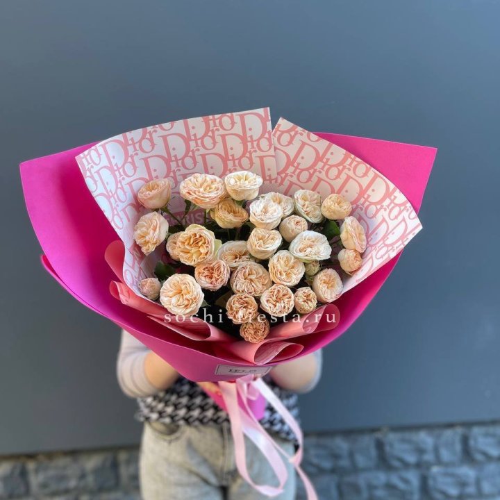 9 пионовидных роз в Мурманске