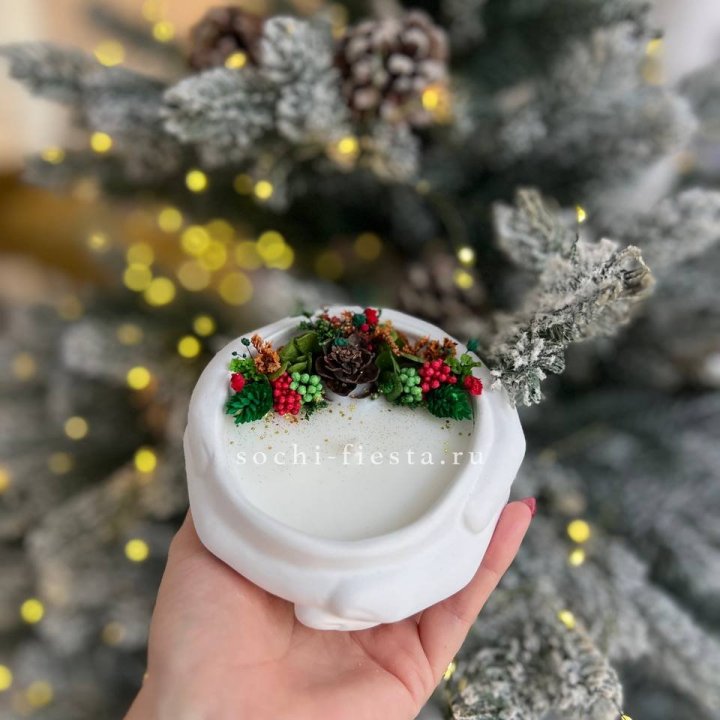 Свеча ароматическая в гипсе Руки с шишкой в Мурманске