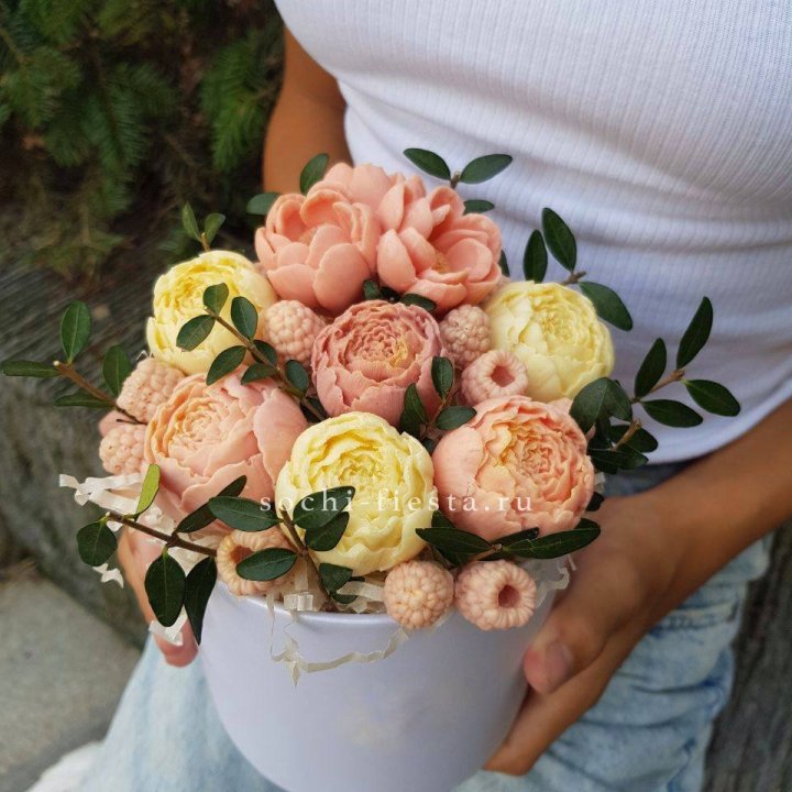 Шоколадный букет с ягодами в Мурманске