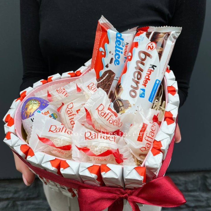 Подарочный набор сердце с Киндерами и Рафаэлло в Мурманске