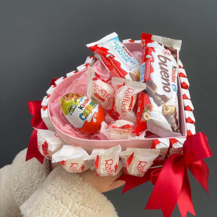 Бокс киндерами и раффаэлло в Мурманске