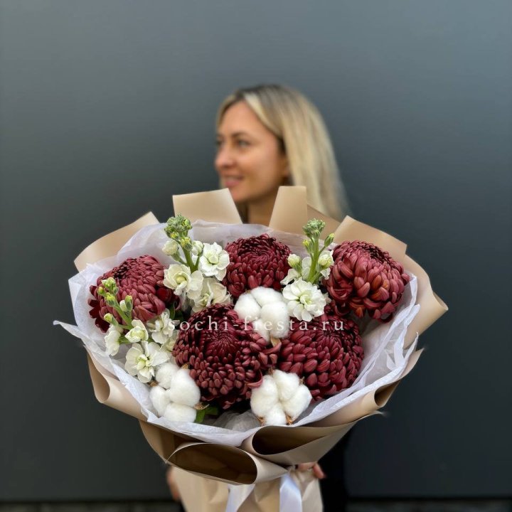 Хризантемы с маттиолой в Мурманске