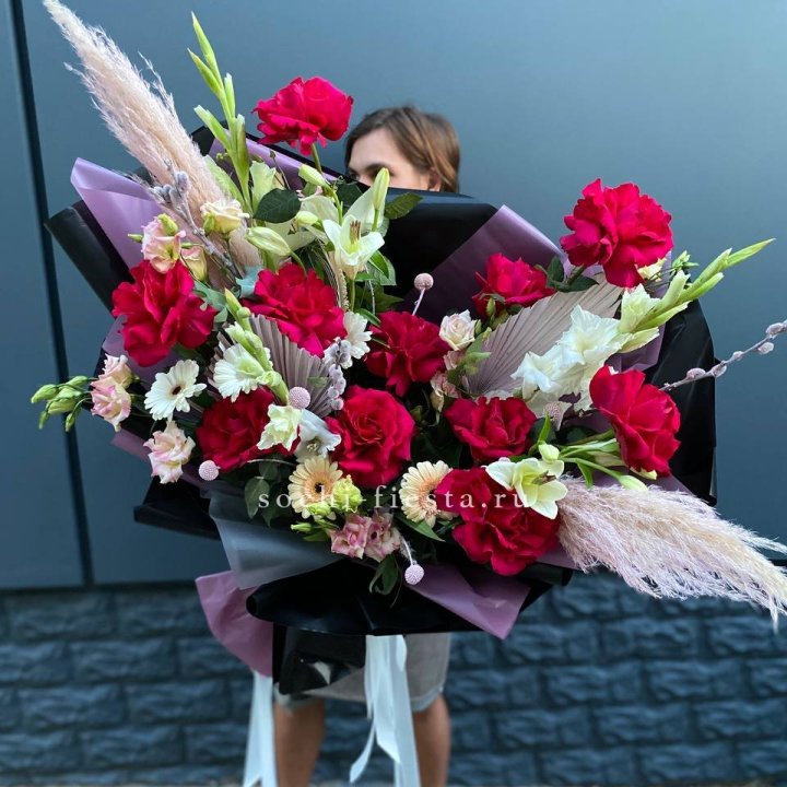 Дизайнерский букет Ред в Мурманске