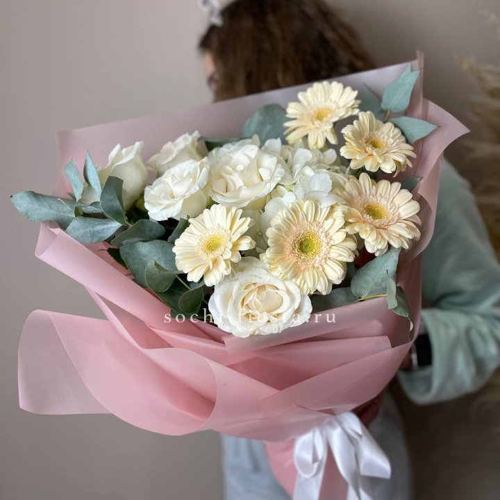 Букет роз, гортензии, гербер  в Мурманске