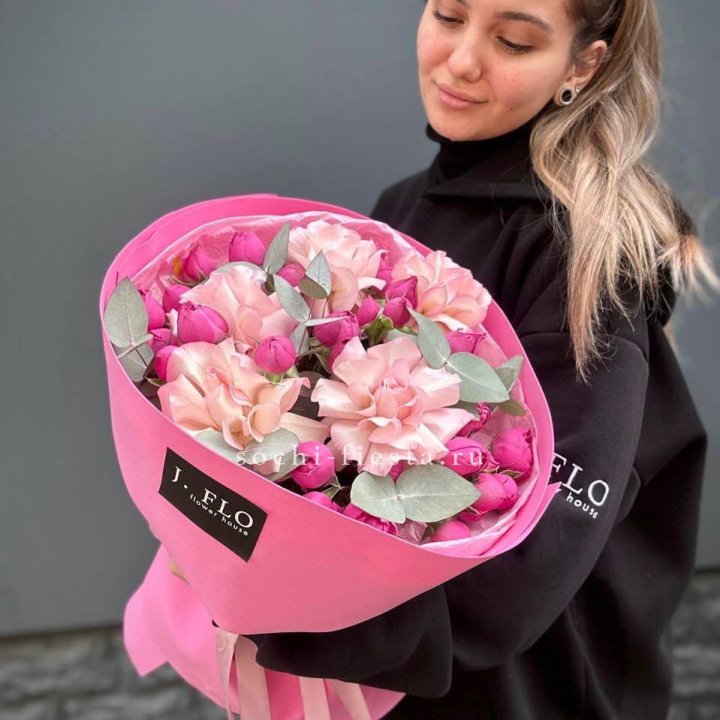 Букет французских и пионовидных роз "Ламиносо" в Мурманске