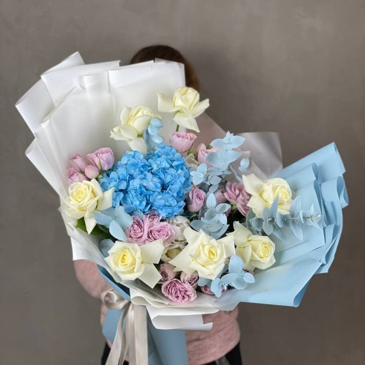 Дизайнерский букет "Блю скайфорт" в Мурманске