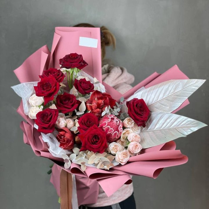 Дизайнерский букет "Ред Вильвет" в Мурманске