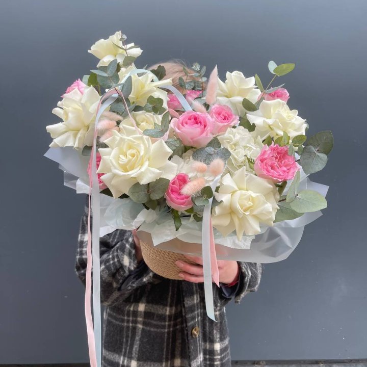 Кашпо с розами в Мурманске