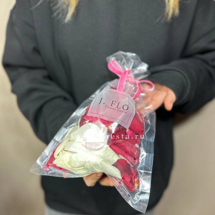 Лепестки роз в Мурманске