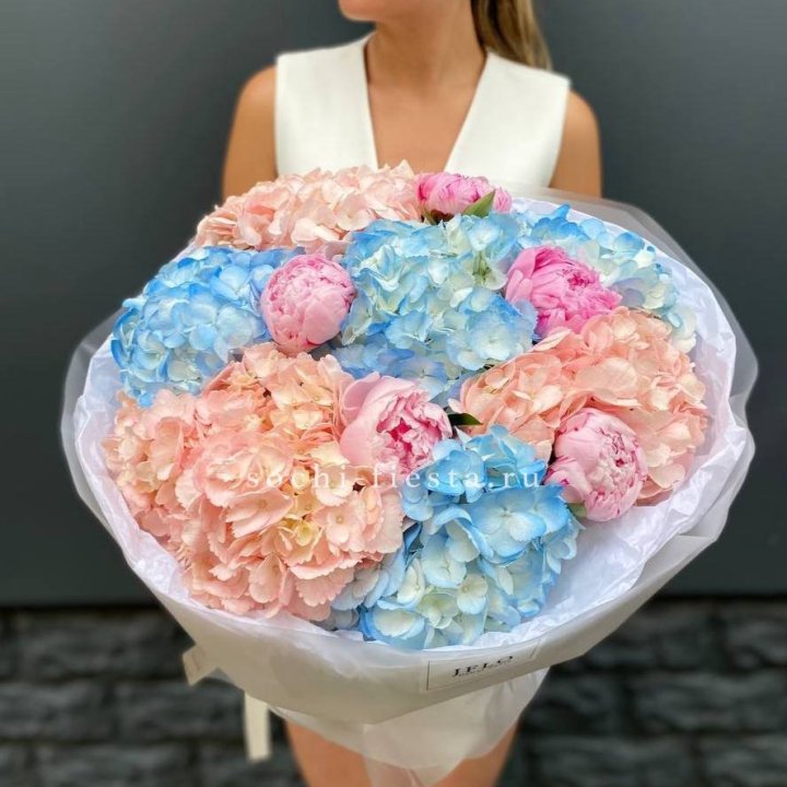 Дуобукет гортензии с пионами  в Мурманске