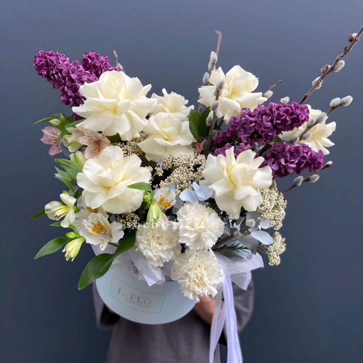 Цветочный бокс Французских роз и Сирени в Мурманске