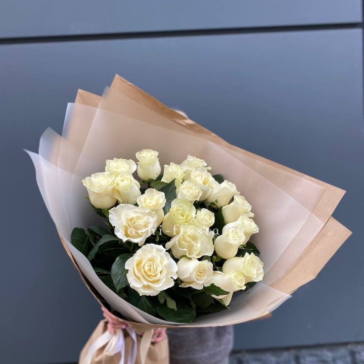  Букет  высоких белых роз   в Мурманске
