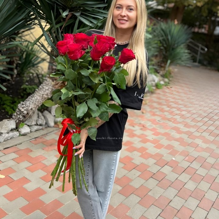 15 высоких красных роз в Мурманске