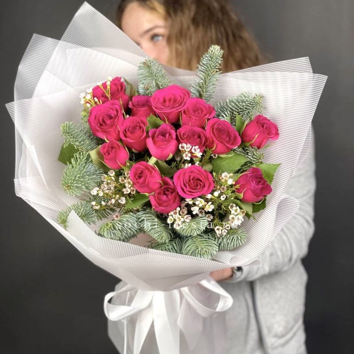 Новогодний букет Елки и Розы в Мурманске