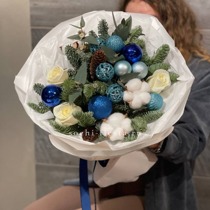Новогодний букет "Синий иней" в Мурманске