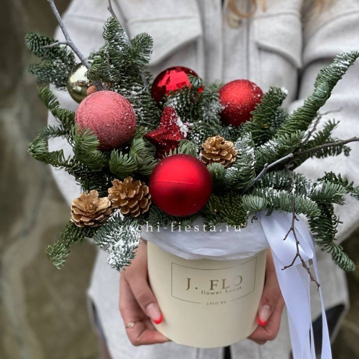 Новогодняя композиция в коробке ред в Мурманске