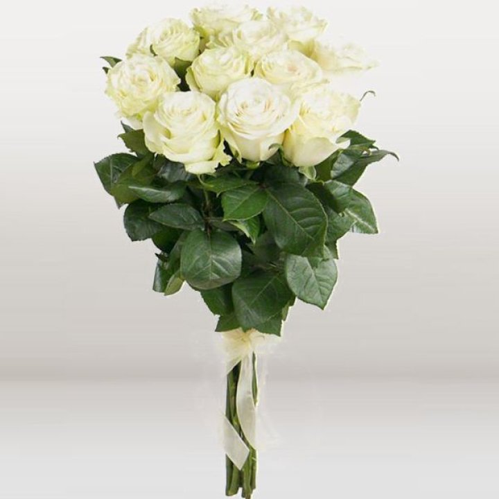 11 белых голландских роз в Мурманске