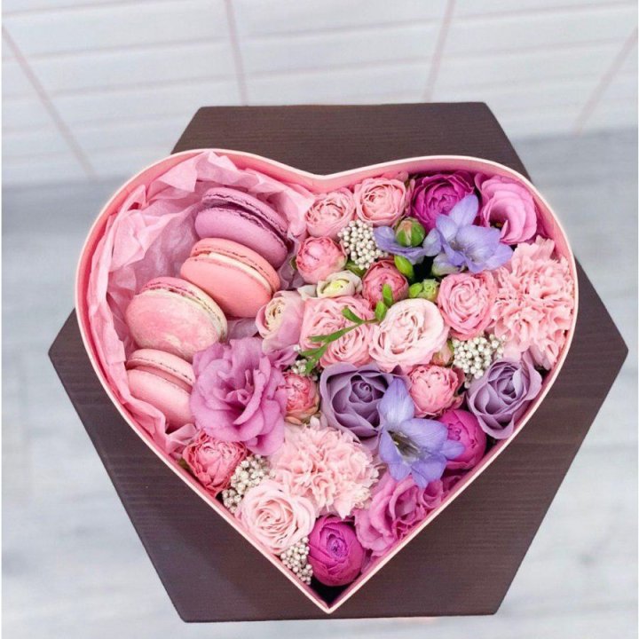Бокс-сердце с макаронс  в Мурманске