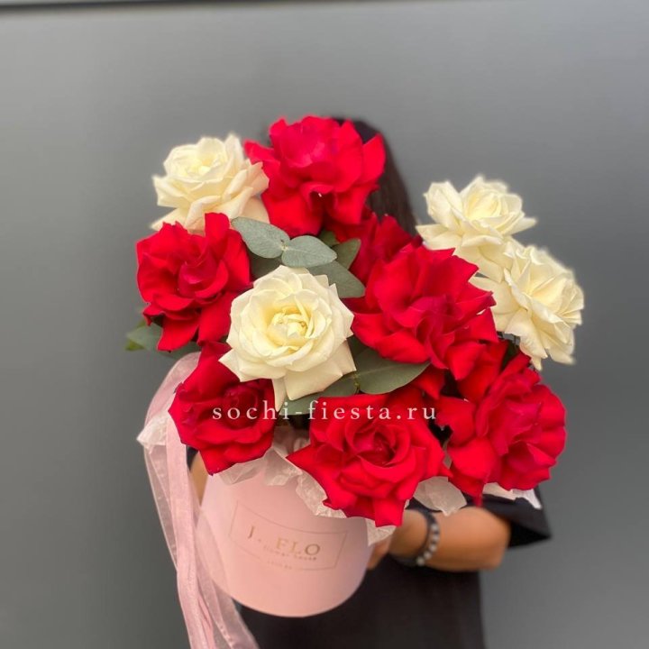 13 Французских роз в боксе в Мурманске