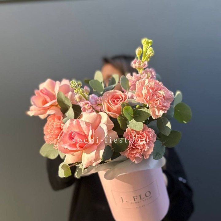 Цветы в боксе "Сизара" в Мурманске