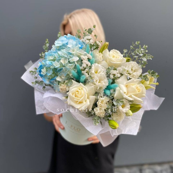 Цилиндр в голубых оттенках №1 в Мурманске