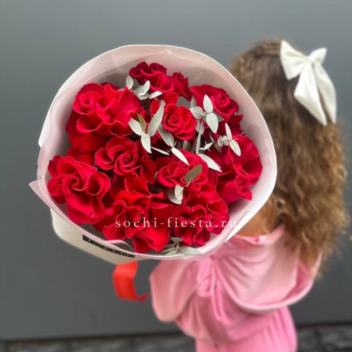 11 Красных французских роз в Мурманске