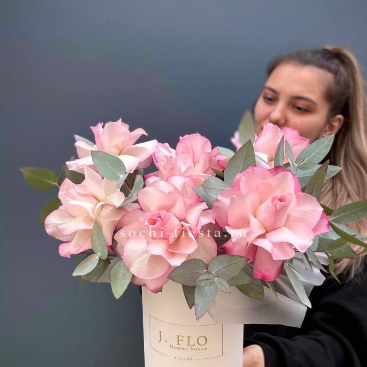 7 Французских роз в боксе в Мурманске