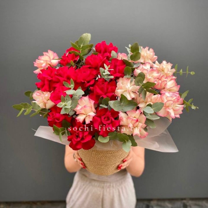 25 Французских роз в джутовом кашпо  в Мурманске