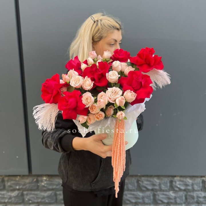 Бокс с нежными розами  в Мурманске