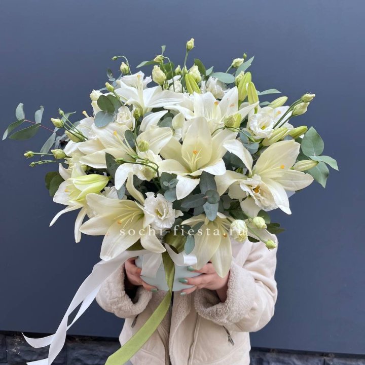 Бокс лилий и эустомы в Мурманске