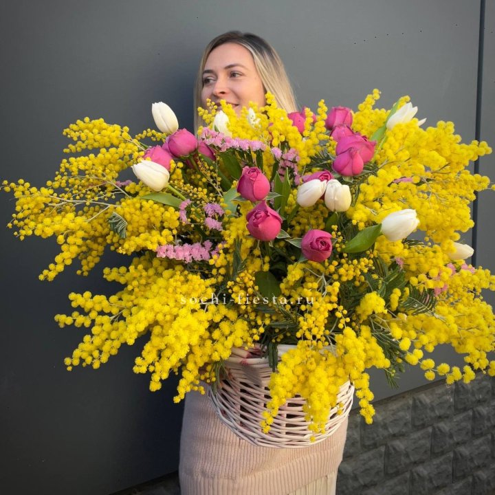 Цветочная корзина с мимозой "Спринг" в Мурманске
