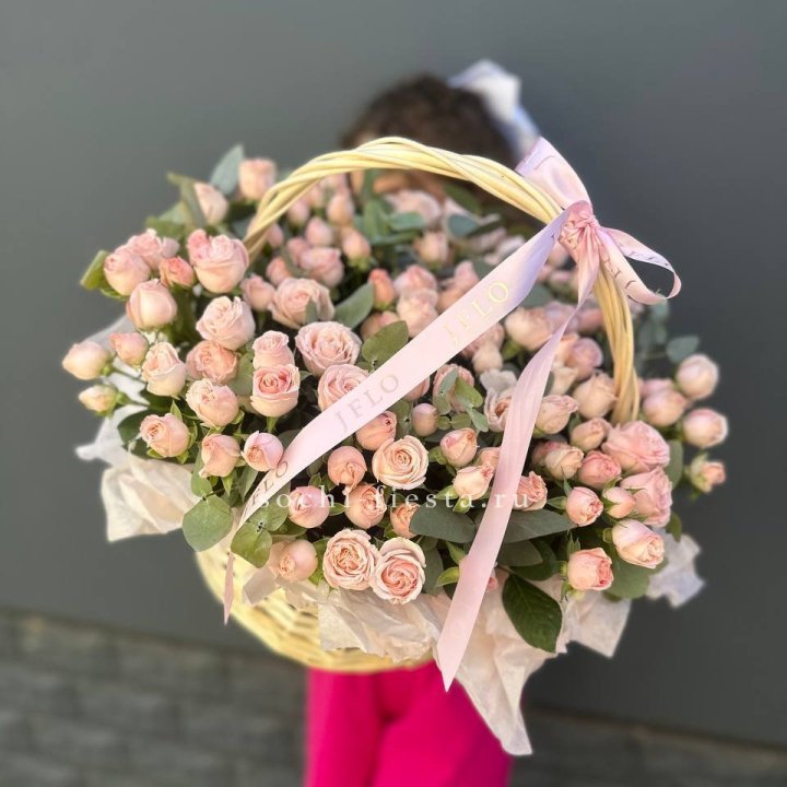 Корзина кустовых пионовидных роз в Мурманске