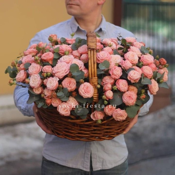 Корзина из 101 пионовидной розы в Мурманске