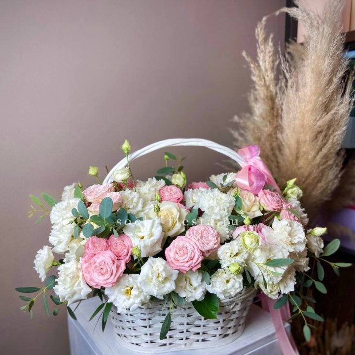 Цветочная корзина "Пинки вайт" в Мурманске